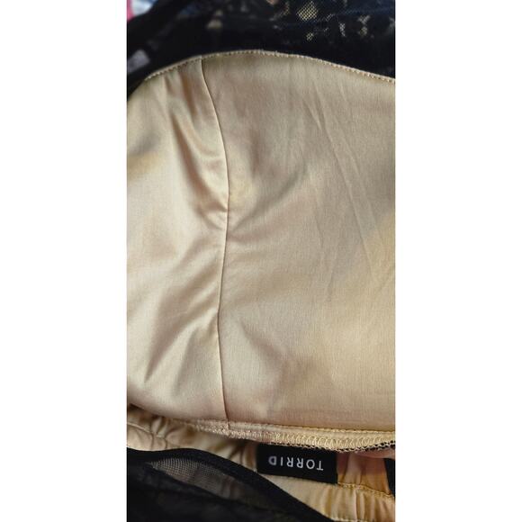 Torrid Size 16 Dress Cocktail Lace Overlay Gold Lining Black - Picture 7 of 9